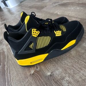 Air Jordan 4 Retro ‘Thunder’ BRAND NEW Mens Size 12